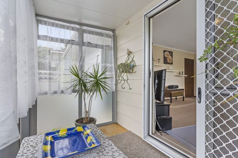 Photo of property in 1/6 Honey Place, Weymouth, Auckland, 2103