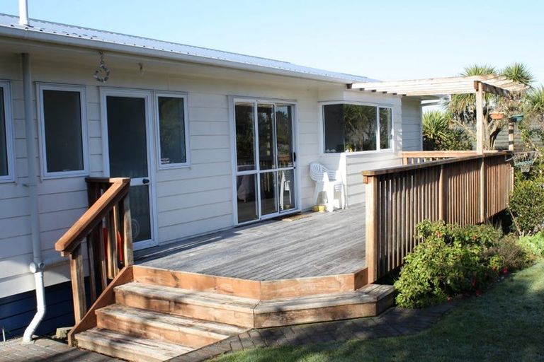 Photo of property in 3 Rubens Lane, West Harbour, Auckland, 0618