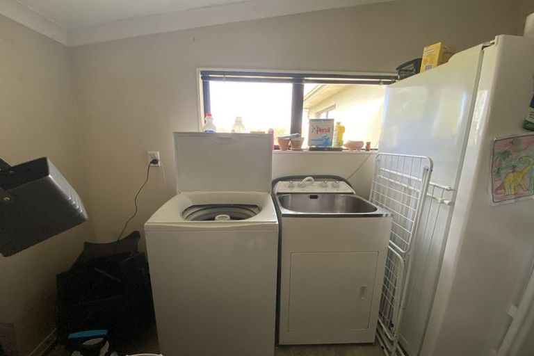 Photo of property in 10 Cedar Heights Avenue, Massey, Auckland, 0614