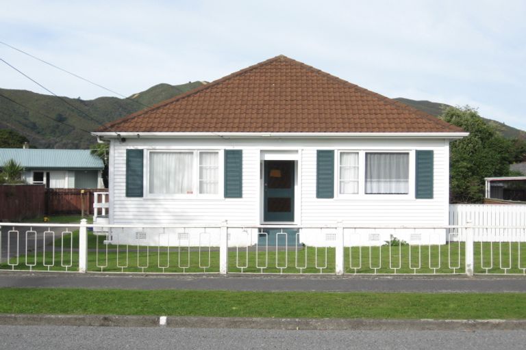 Photo of property in 30 Hall Crescent, Epuni, Lower Hutt, 5011