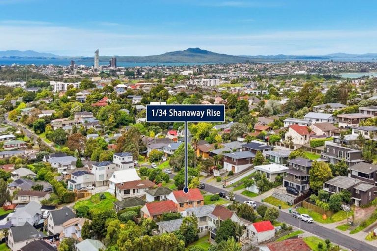 Photo of property in 1/34 Shanaway Rise, Hillcrest, Auckland, 0627