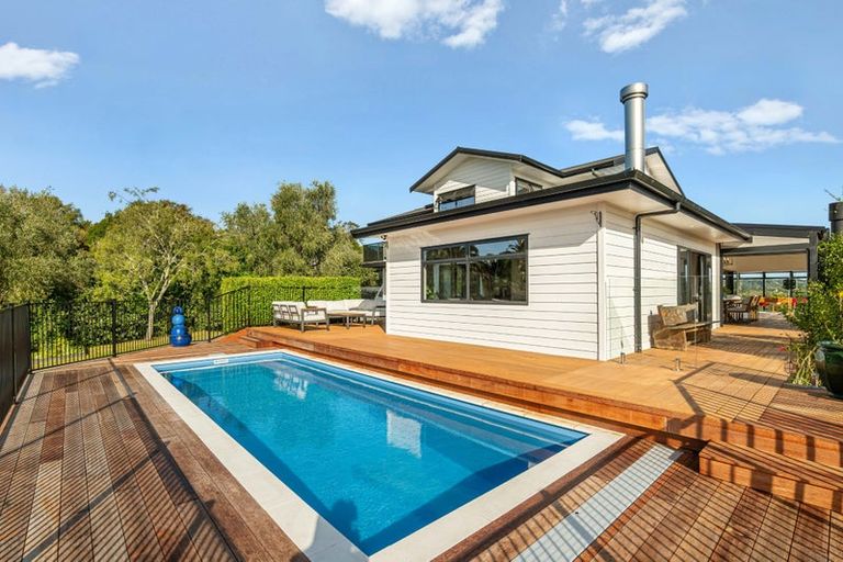 Photo of property in 143 Whangaparaoa Road, Red Beach, 0932