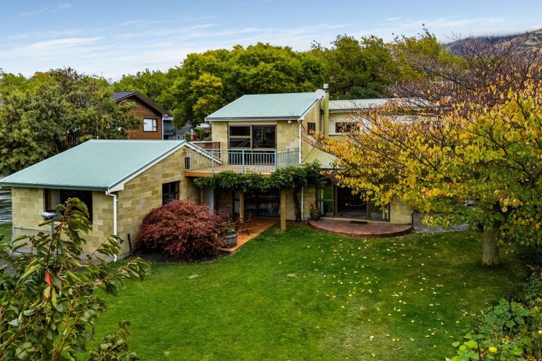 Photo of property in 12 Heuchan Lane, Wanaka, 9305