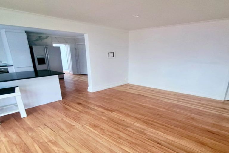 Photo of property in 1/110 Lynwood Road, New Lynn, Auckland, 0600