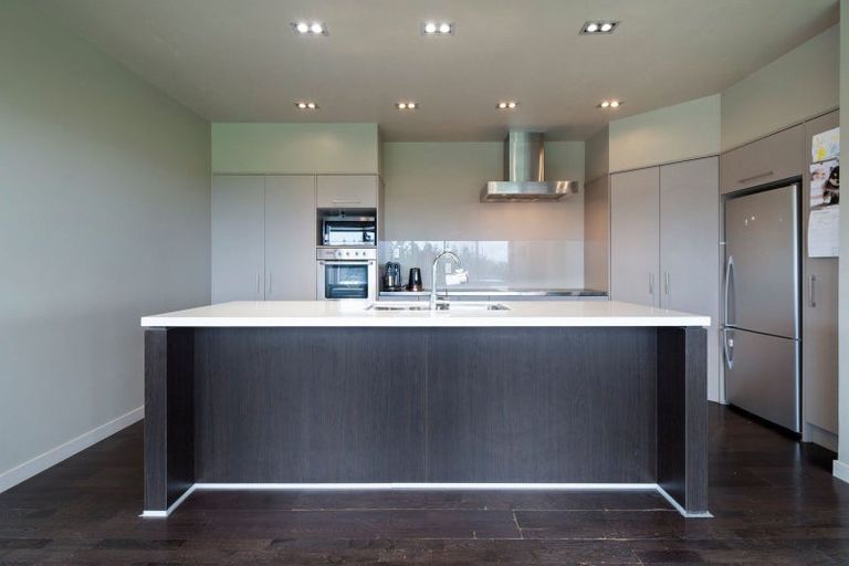 Photo of property in 33 Oram Drive, Turitea, Palmerston North, 4472