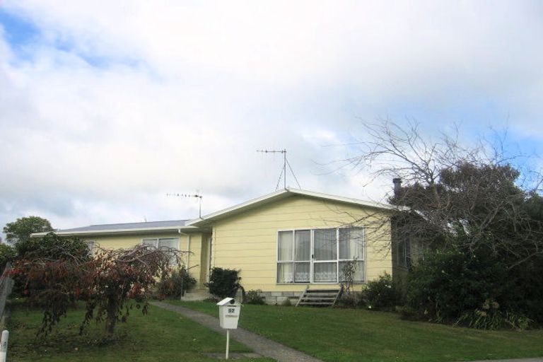 Photo of property in 57 Chatsworth Place, Highbury, Palmerston North, 4412