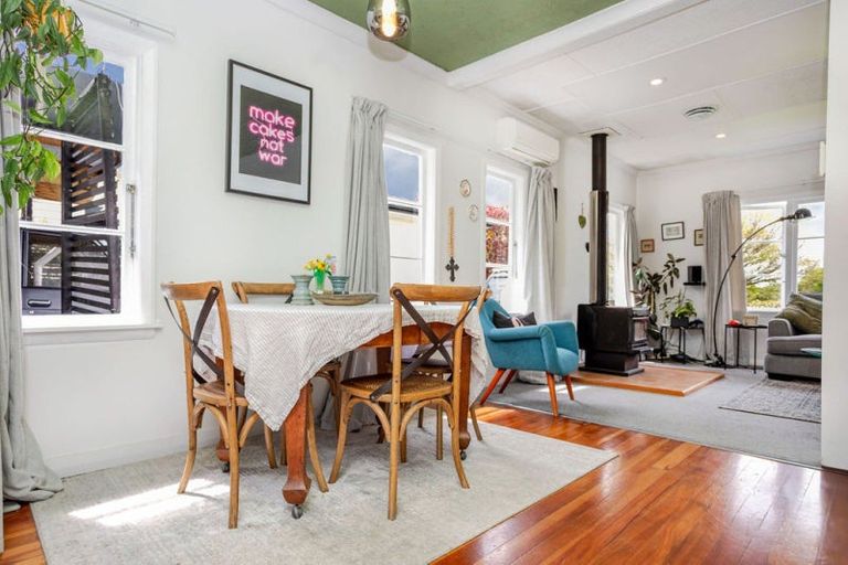 Photo of property in 38 Queen Street, Dannevirke, 4930