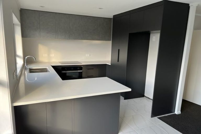 Photo of property in 3/53 Onewa Road, Northcote, Auckland, 0627