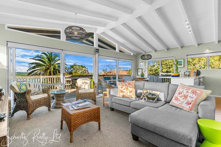 Photo of property in 23 Oxford Street, Whakapirau, 0583