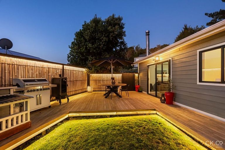 Photo of property in 11 Mcmanaway Grove, Stokes Valley, Lower Hutt, 5019