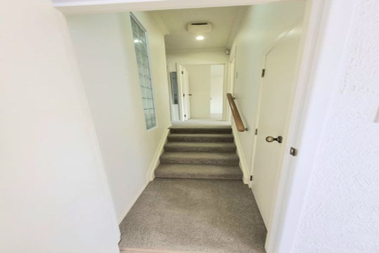 Photo of property in 3a Leiden Place, Totara Vale, Auckland, 0629