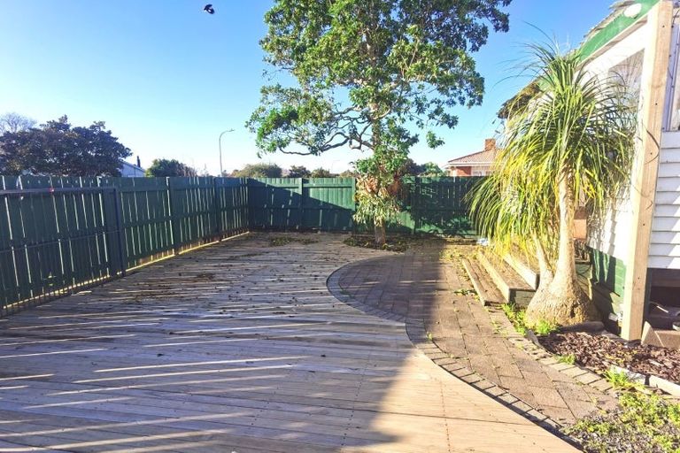 Photo of property in 27 Portadown Avenue, Pakuranga Heights, Auckland, 2010