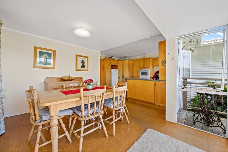 Photo of property in 28 Griggs Road, Whitford, Howick, 2571