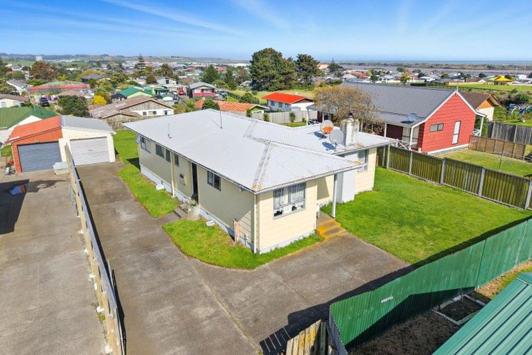 Photo of property in 49 Lee Street, Castlecliff, Whanganui, 4501