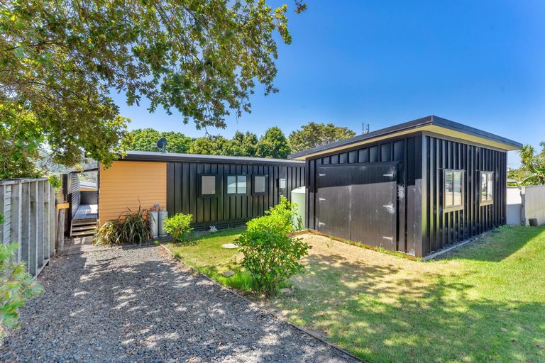 Photo of property in 21 Cumberland Street, Leigh, 0985