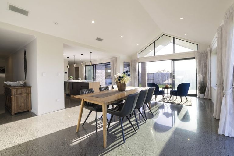 Photo of property in 14 Beveridge Road, One Tree Point, 0118