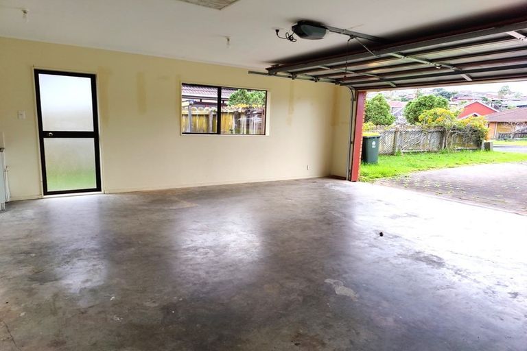 Photo of property in 18 Channing Crescent, Botany Downs, Auckland, 2010