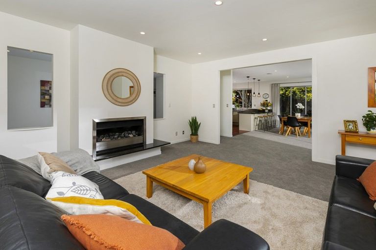 Photo of property in 23 George Deane Place, Greenhithe, Auckland, 0632