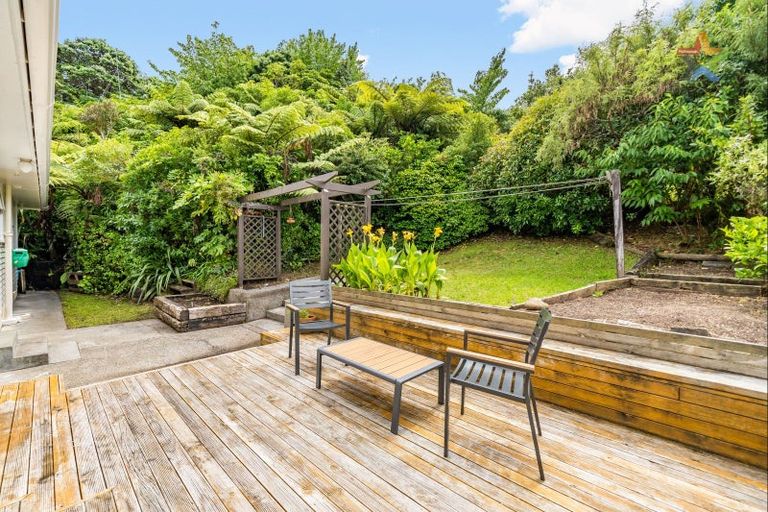 Photo of property in 27 Magnolia Grove, Maungaraki, Lower Hutt, 5010