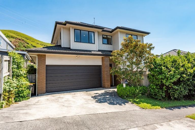 Photo of property in 6 Erlestoke Crescent, Churton Park, Wellington, 6037