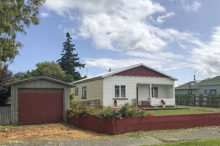Photo of property in 63 Elles Road, Otautau, 9610