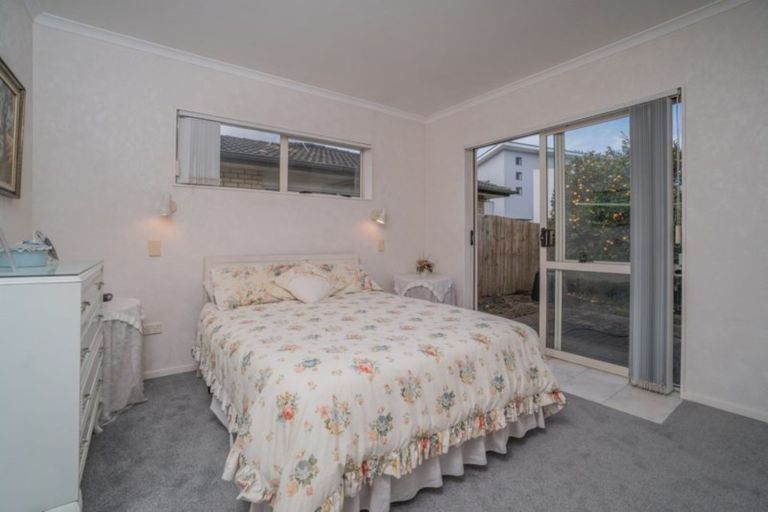 Photo of property in 50a Kiwi Esplanade, Mangere Bridge, Auckland, 2022