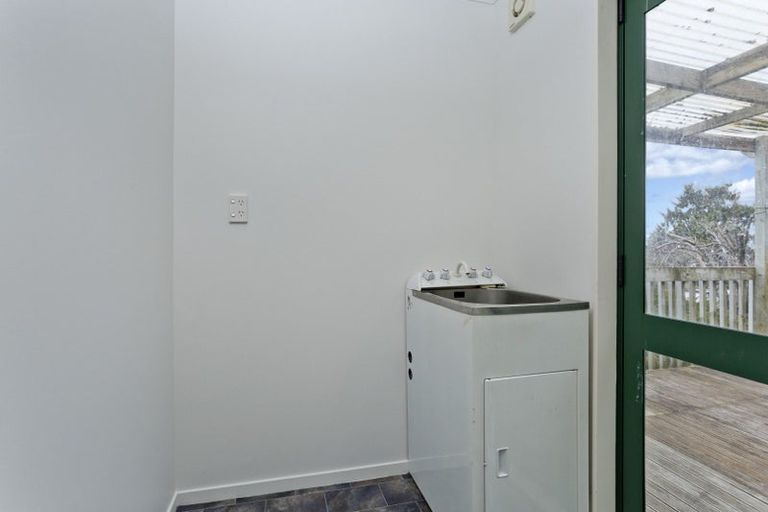 Photo of property in 33 Athena Drive, Totara Vale, Auckland, 0629