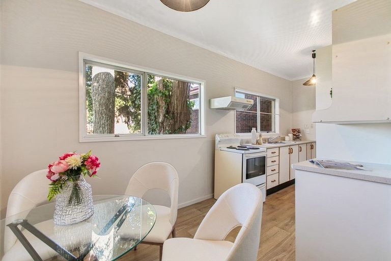 Photo of property in 52 Lawrence Crescent, Hillpark, Auckland, 2102