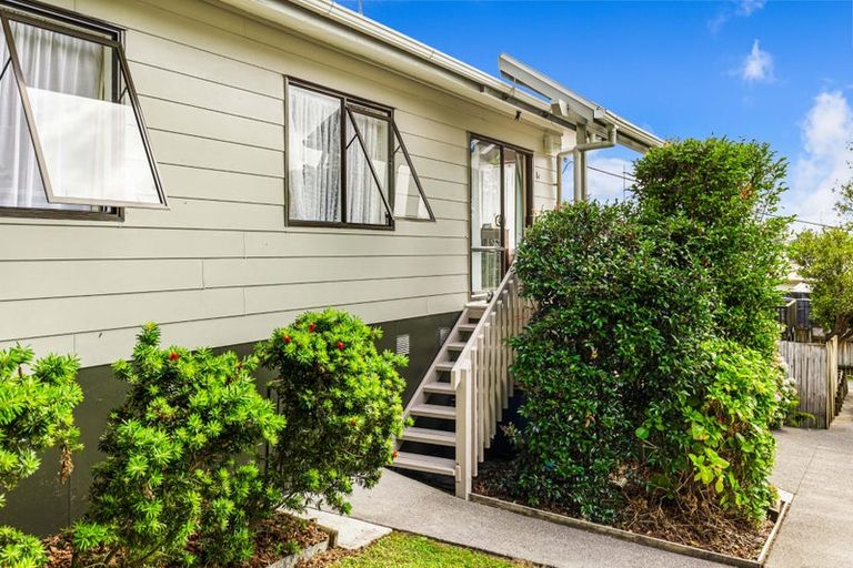 Photo of property in 2/6 Helena Street, Massey, Auckland, 0614