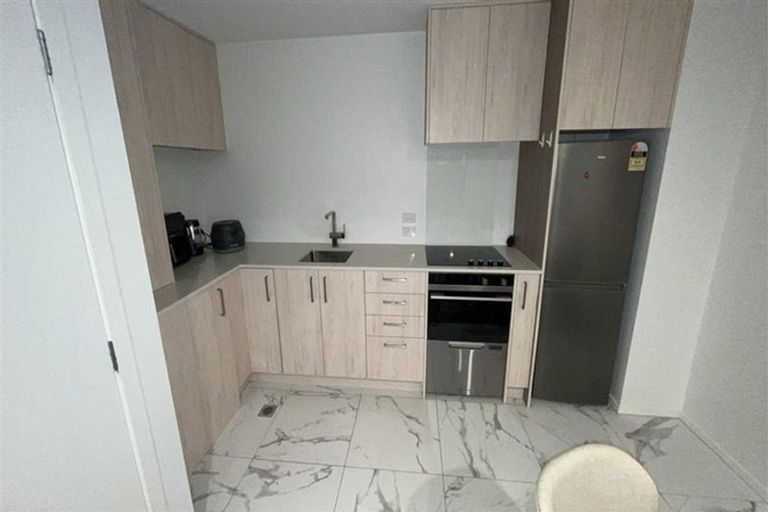 Photo of property in 86b Vodanovich Road, Te Atatu South, Auckland, 0610