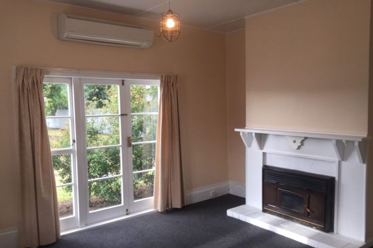 Photo of property in 2 Chaucer Road, Hospital Hill, Napier, 4110