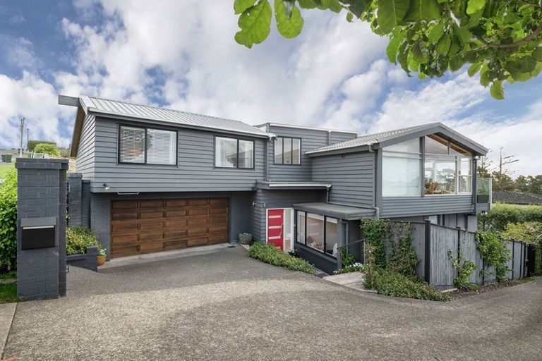Photo of property in 118 Bleakhouse Road, Mellons Bay, Auckland, 2014