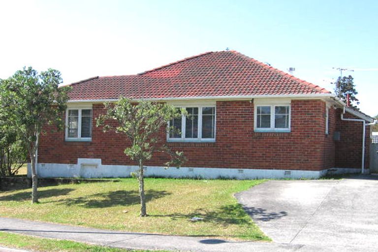 Photo of property in 2 Ryehill Close, New Lynn, Auckland, 0600