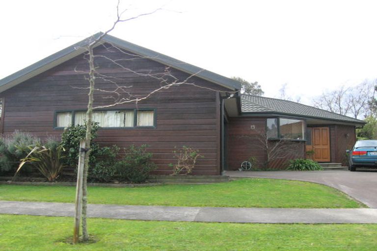 Photo of property in 22 Heathcote Place, Fitzherbert, Palmerston North, 4410