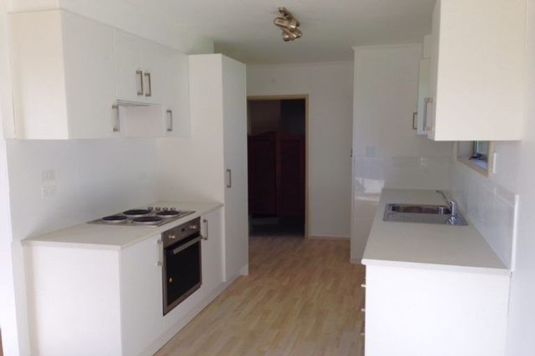 Photo of property in 31 Waimumu Road, Massey, Auckland, 0614