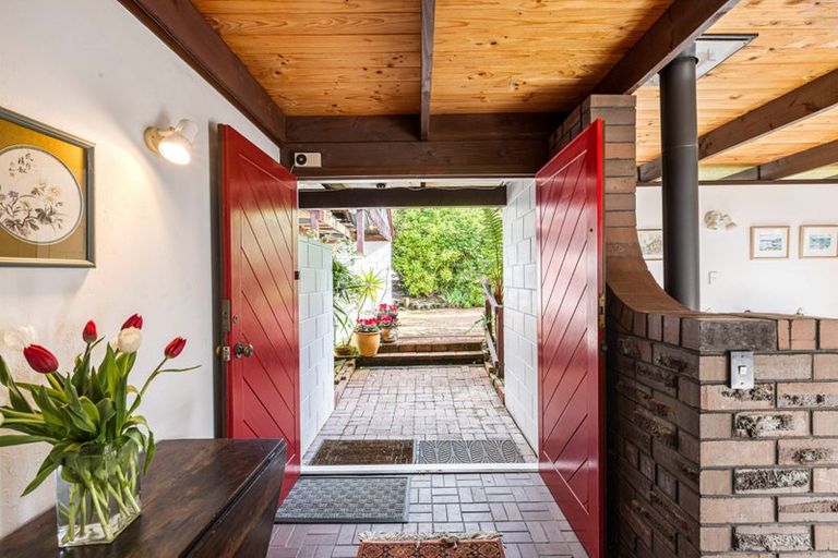 Photo of property in 18 Miraka Place, Birkenhead, Auckland, 0626