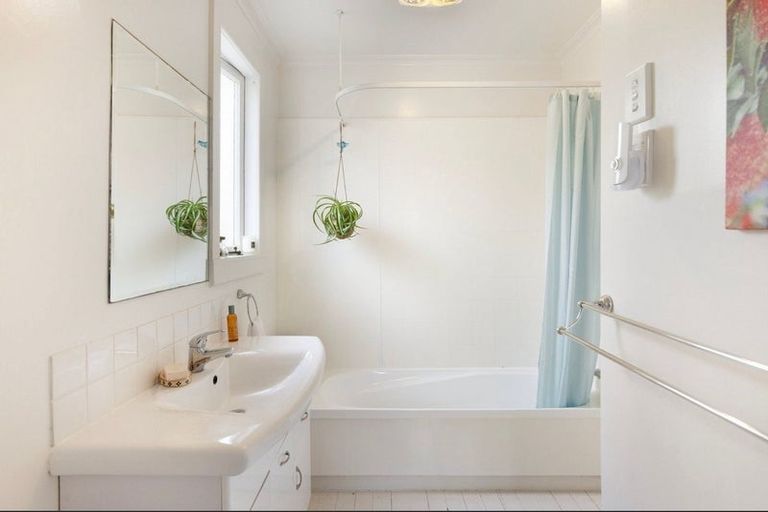 Photo of property in 32 Bellevue Road, Brookfield, Tauranga, 3110