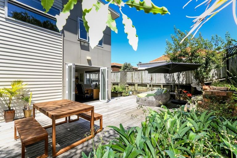 Photo of property in 30 Birdwood Avenue, Moturoa, New Plymouth, 4310