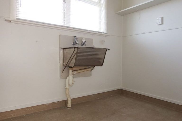 Photo of property in 3 Sutton Place, Hawera, 4610