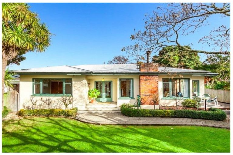 Photo of property in 7 Trent Avenue, Hokowhitu, Palmerston North, 4410