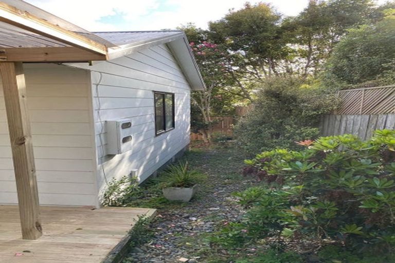 Photo of property in 17 St Catherine Crescent, West Harbour, Auckland, 0618