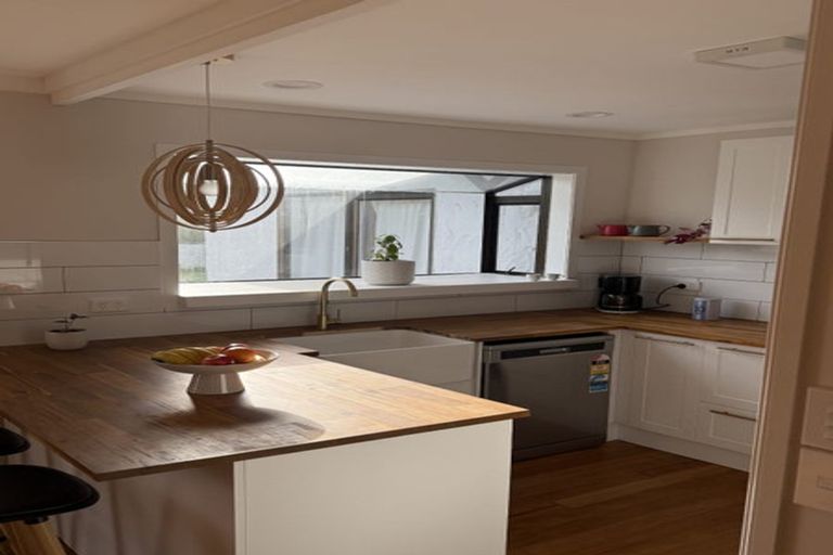 Photo of property in 18 Ruru Road, Otaihanga, Paraparaumu, 5036