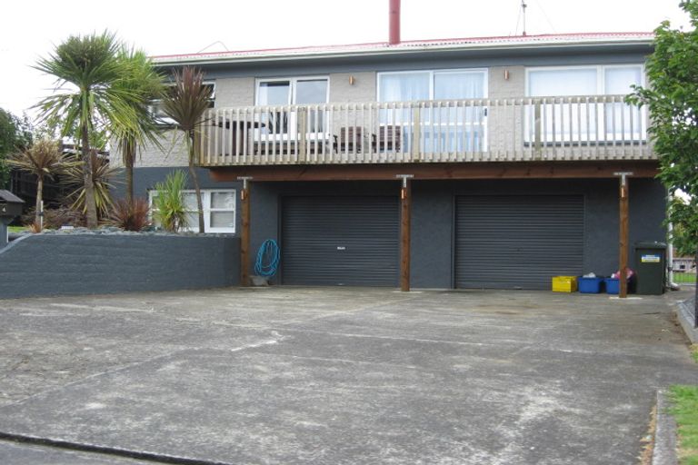 Photo of property in 4 Moloney Terrace, Pukekohe, 2120