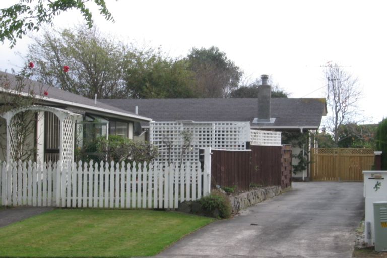 Photo of property in 23a Rosebank Grove, Waikanae, 5036