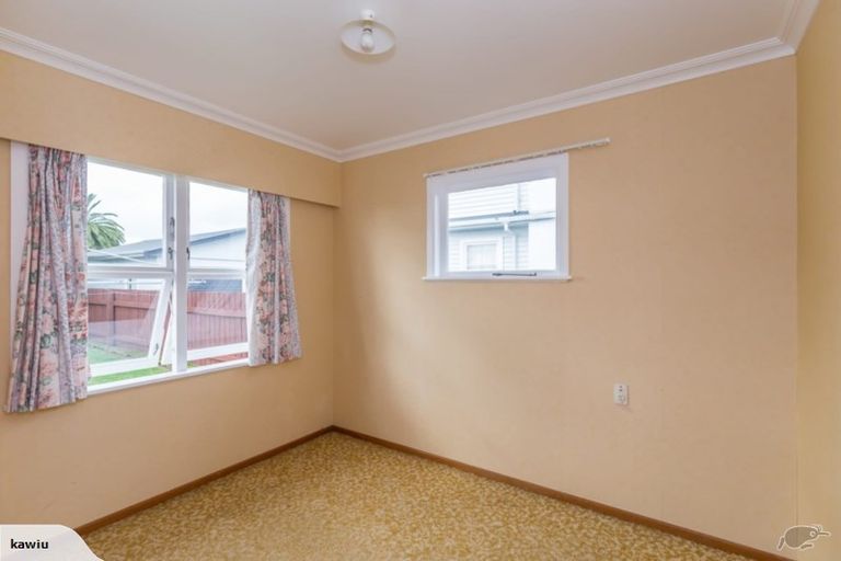 Photo of property in 9 Ross Street, Levin, 5510