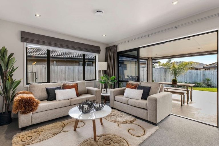 Photo of property in 32 Ripple Grove, Waiuku, 2123