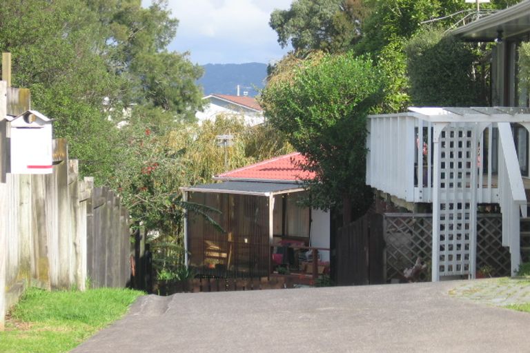 Photo of property in 11 Rehia Road, Massey, Auckland, 0614