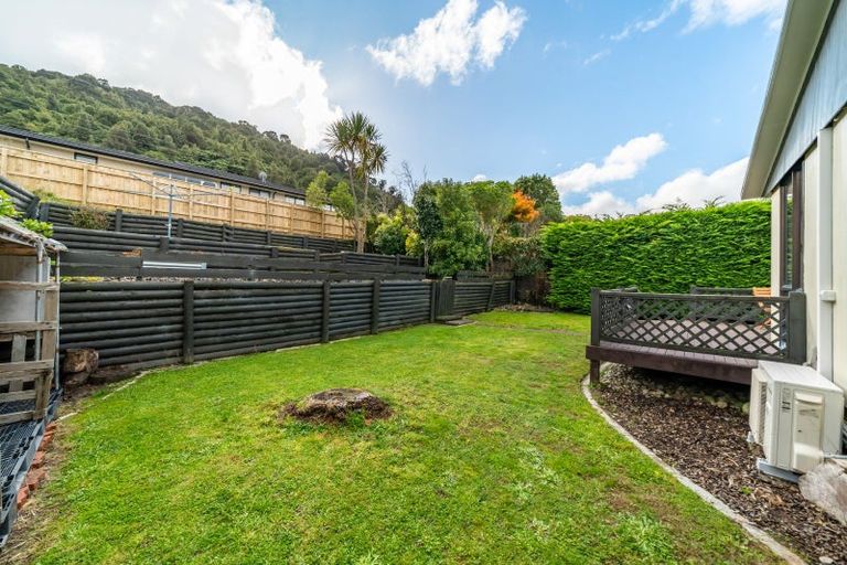 Photo of property in 33 Hartford Crescent, Totara Park, Upper Hutt, 5018