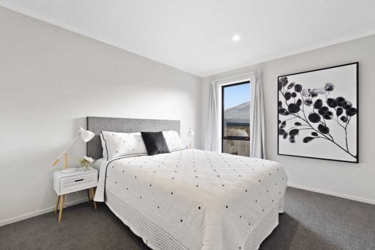 Photo of property in 8 Shepherd Road, Jacks Point, Queenstown, 9371