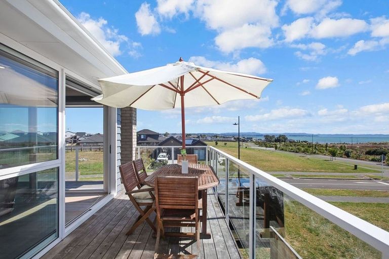 Photo of property in 9 Whata Street, Clarks Beach, 2122